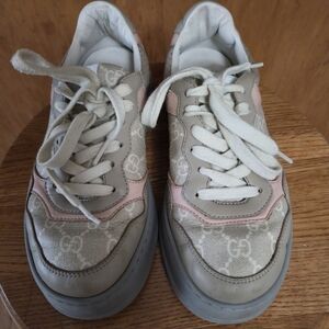 Gucci Women's Beige and Pink Logo Sneakers.